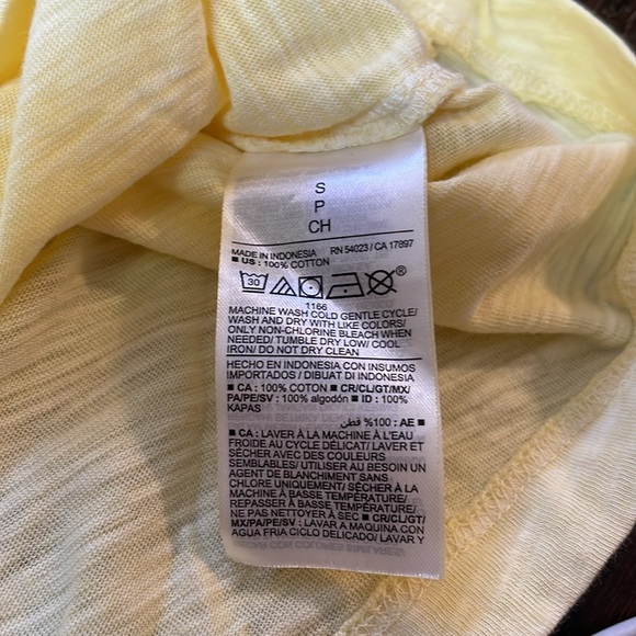 NWOT Old Navy size S small pale yellow button up tee - Picture 3 of 4